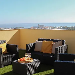 One Bedroom With Stunning River Views And Private Rooftop! Appartement